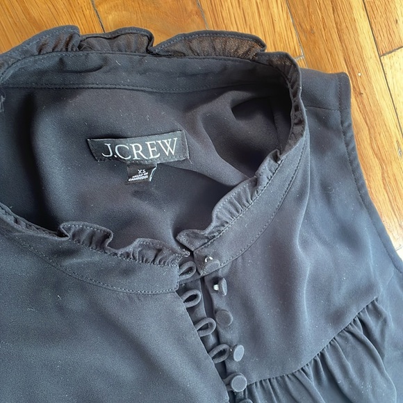 J Crew Sleeveless Chiffon Top, Black XS with ruffle neck and buttons - Picture 3 of 7